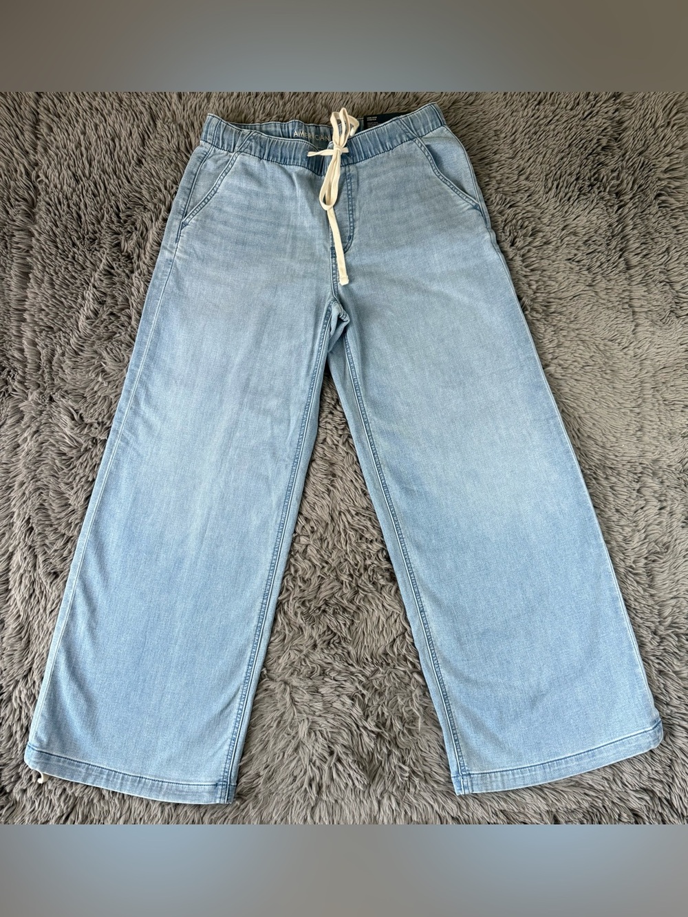 NWT American Eagle Dreamy Drape Cozy Baggy Jogger Jeans S Light Wash